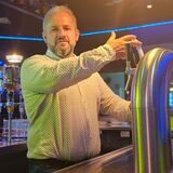 Angelo Aliu will in seiner Diskothek „Laufsteg“ am Wall auch junge Feiernde ansprechen.