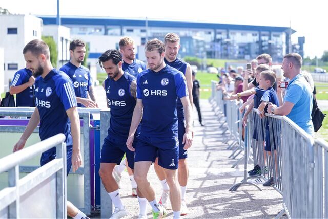 14.08.2023, Fussball, Saison 2023/2024, 2. Bundesliga, Training FC Schalke 04, v. l. Marcin Kaminski (FC Schalke 04), Danny Latza (FC Schalke 04), Ralf Fährmann (FC Schalke 04), Thomas Ouwejan (FC Schalke 04), Simon Terodde (FC Schalke 04), 

Foto: Dennis Ewert/RHR-FOTO


Foto: Tim Rehbein/RHR-FOTO