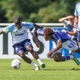 15.08.2023, Fussball, Testspiel, Saison 2023/2024, U23 FC Schalke 04 – FC Schalke 04, v. l. Kelsey Meisel (FC Schalke 04), Assan Ouédraogo (FC Schalke 04)


Foto: Tim Rehbein/RHR-FOTO