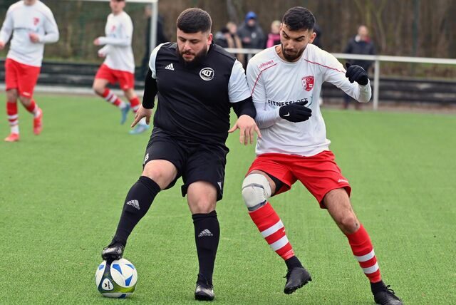 Enes Yavuz (am Ball), trifft für TIU Rünthe momentan am laufenden Band.