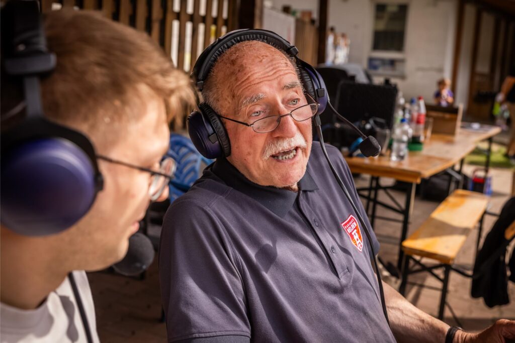 Neuerdings kommentiert Werner Hansch für die Ruhr Nachrichten Amateurfußball-Spiele. Neuerdings kommentiert Werner Hansch für die Ruhr Nachrichten Amateurfußball-Spiele.