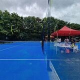 Eine schicke neue Padel-Tennis-Anlage steht beim TuS Elch in Holzwickede.