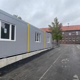 15 Container sind auf dem Schulhof der Marienschule aufgestellt worden.
