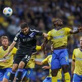 11.08.2023, Fussball, DFB Pokal, 1. Runde, Saison 2023/2024, Eintracht Braunschweig – FC Schalke 04, v. l. Marcin Kaminski (FC Schalke 04), Anthony Ujah (Eintracht Braunschweig)


Foto: Tim Rehbein/RHR-FOTO