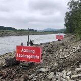 Schilder am Wehr in Westhofen