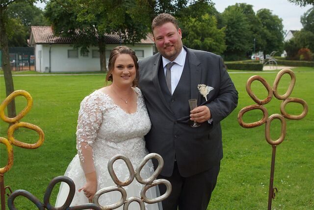Mandy Klauke und Ferdinand Keggenhoff ließen sich am Samstag (19. August) standesamtlich im Kettenschmiedemuseum in Fröndenberg trauen.