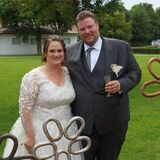 Mandy Klauke und Ferdinand Keggenhoff ließen sich am Samstag (19. August) standesamtlich im Kettenschmiedemuseum in Fröndenberg trauen.