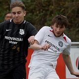Rene-Pascal Stiepermann (vorne, in Weiß) verletzte sich im Spiel gegen Frömern am Knie.