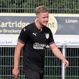 Spieler von BW Alstedde klatschen nach einem Tor ab.