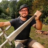 Mark Schrader, hier auf einer früheren Baustelle im Römerpark, bereitet den Baustart für das Nordtor mit vor.