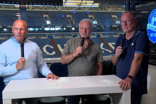 Die Fußball-Legenden Didi Schacht und Rüdiger Abramczik mit Moderator Jörg Seveneick.