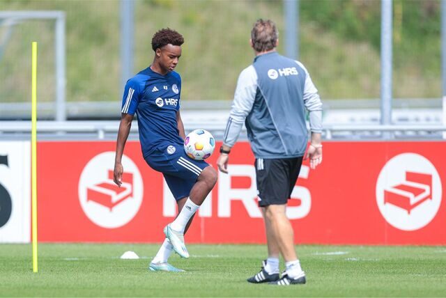 14.08.2023, Fussball, Saison 2023/2024, 2. Bundesliga, Training FC Schalke 04, Assan Ouedraogo (FC Schalke 04),

Foto: Dennis Ewert/RHR-FOTO