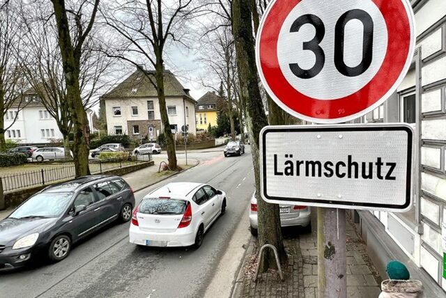 Die „Wir für Unna“-Fraktionsvorsitzende Ingrid Kroll, fordert Änderungen bei den Lärmschutzmaßnahmen in Unna.