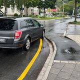 Ruhrstraße in Fröndenberg: Der Radweg endet neuerdings über eine Rampe auf die Fahrbahn.