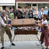 Das Duo Kira & Anders begeisterte mit Akrobatik und Straßentheater, hier auf der Bühne Steinstraße.