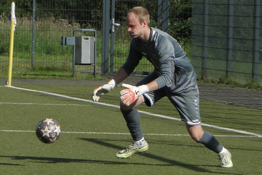 Hendrik Hamelmann hält einen Ball, Hendrik Hamelmann hält einen Ball,