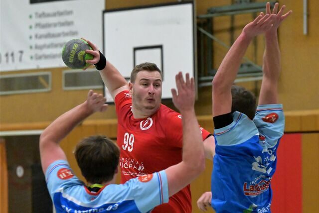 Dustin Kurschus setzt zum Wurf an.