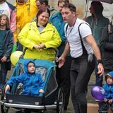 Das Straßenfestival Werne 2023 zog viele junge Familien an. Clown Agro trieb mit Eltern und Kindern seine Scherze.