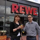 Christian Ernst vor seinem Rewe-Markt in Lünen-Horstmar.