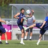 04.09.2023, Fussball, Saison 2023/2024, 2. Bundesliga, Training FC Schalke 04, v. l. Cedric Brunner (FC Schalke 04), Danny Latza (FC Schalke 04), Tobias Mohr (FC Schalke 04)



Foto: Tim Rehbein/RHR-FOTO