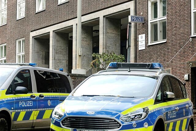 Mehrere Polizeibeamte wurden am Wochenende angegriffen.
