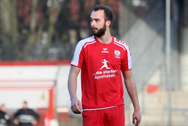 Rouven Meschede im Trikot von Rot Weiss Ahlen. Er ist inzwischen Spieler beim Bezirksligisten SVE Heessen aktiv.