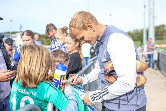 11.10.2023, Fussball, Saison 2022/2023, 2. Bundesliga, Training FC Schalke 04, Cheftrainer Karel Geraerts (FC Schalke 04)



Foto: RHR-FOTO