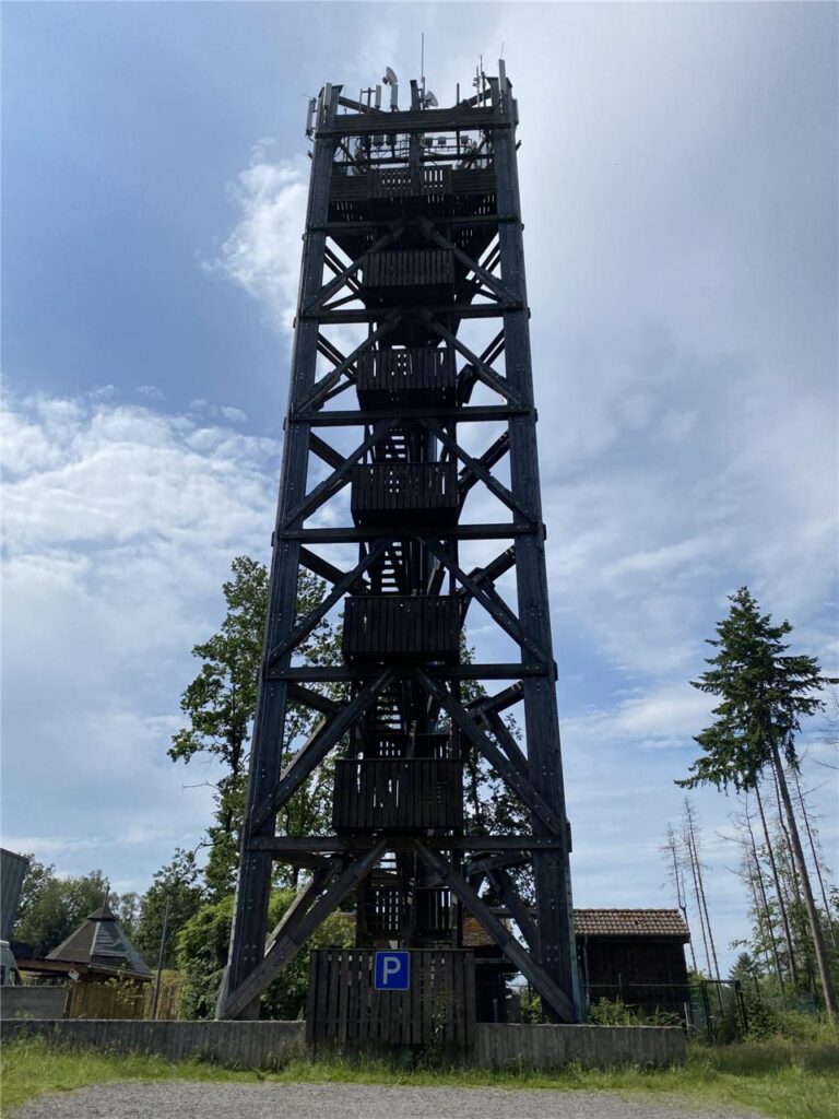 aussichtsturm von unten aussichtsturm von unten
