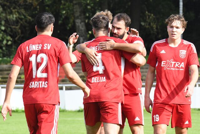 Spieler des Lüner SV jubeln