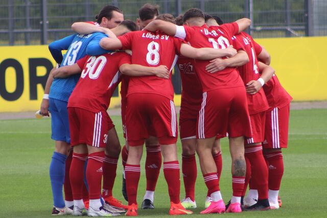 Spieler des Lüner SV im Kreis