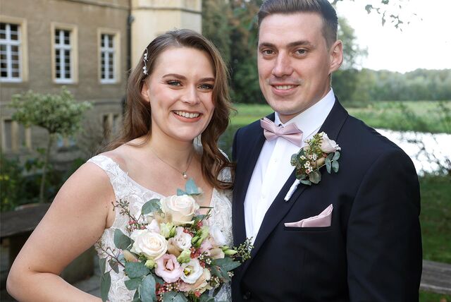 Emily Kalmus, mit neuem Nachnamen Böke, und Ludwig Böke bei der Trauung auf Schloss Heeren.