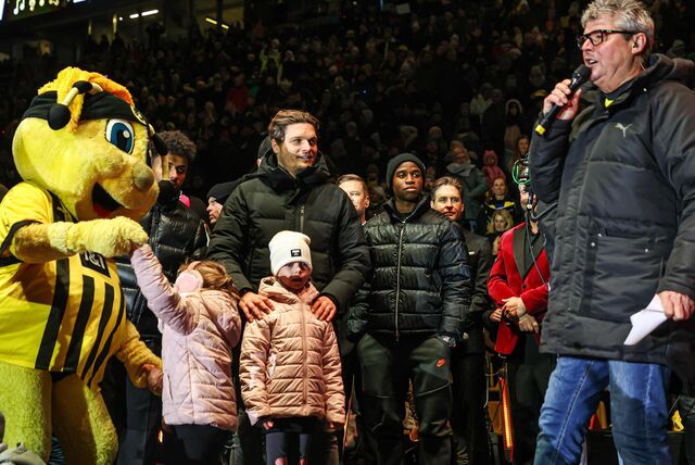 BVB-Spieler beim großen Weihnachtssingen im Signal Iduna Park im Jahr 2017.