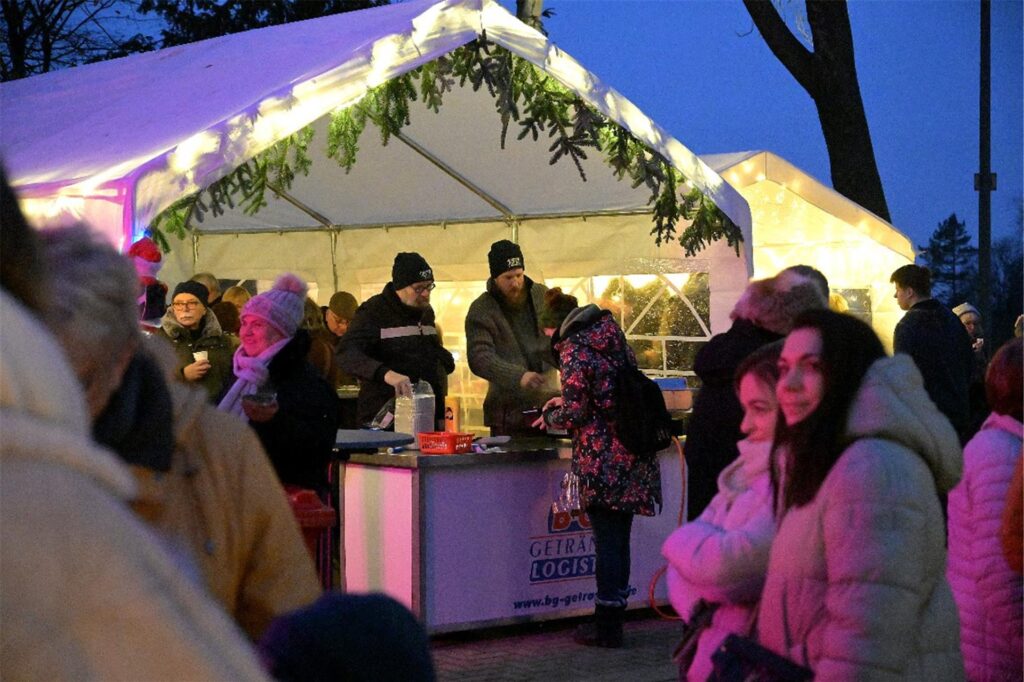Der Feuerwehr-Löschzug Cappenberg richtet auch 2023 einen Weihnachtsmarkt aus. Am 9. Dezember. Der Feuerwehr-Löschzug Cappenberg richtet auch 2023 einen Weihnachtsmarkt aus. Am 9. Dezember.