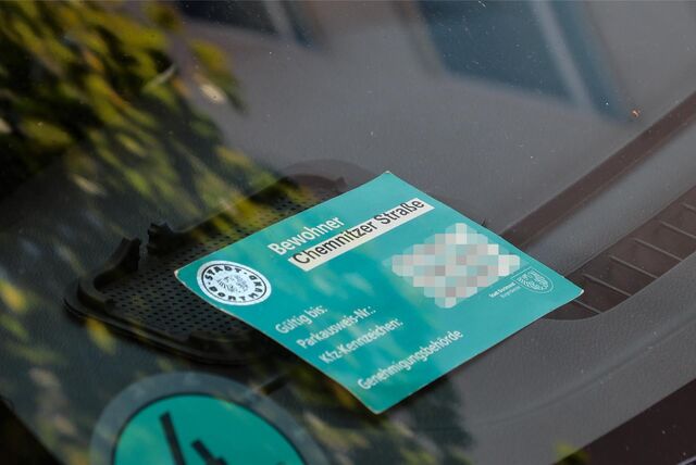 Wie teuer sollen die grünen Parkausweise in Dortmund werden? Andere Städte sind bereits vorgeprescht, teilweise mit horrenden Tarifen.