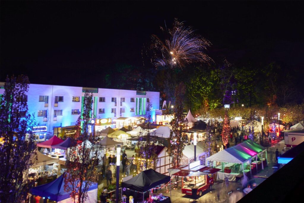 Stadtmarkt in Bergkamen mit Feuerwerk. Stadtmarkt in Bergkamen mit Feuerwerk.