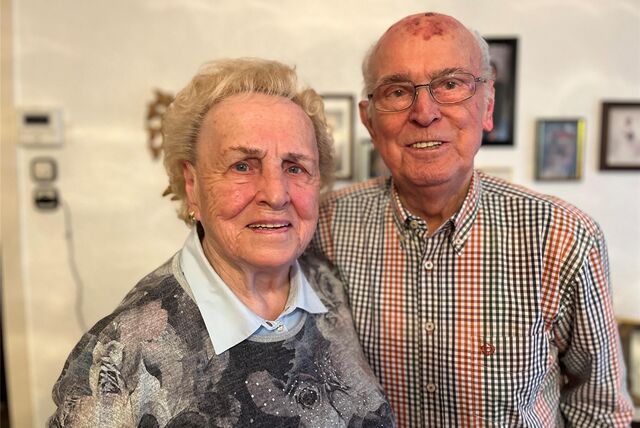 Gerda und Friedhelm Schuppenhauer in ihrer Wohnung in Eving.