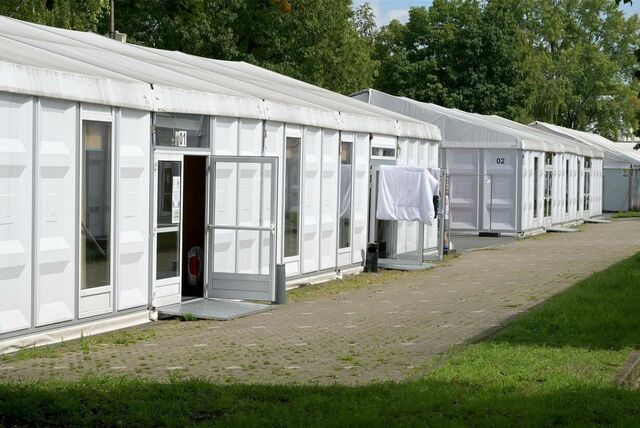 Die verschiedenen Zelte in der Borker Flüchtlingsunterkunft werden mit Heizöltanks beheizt.
