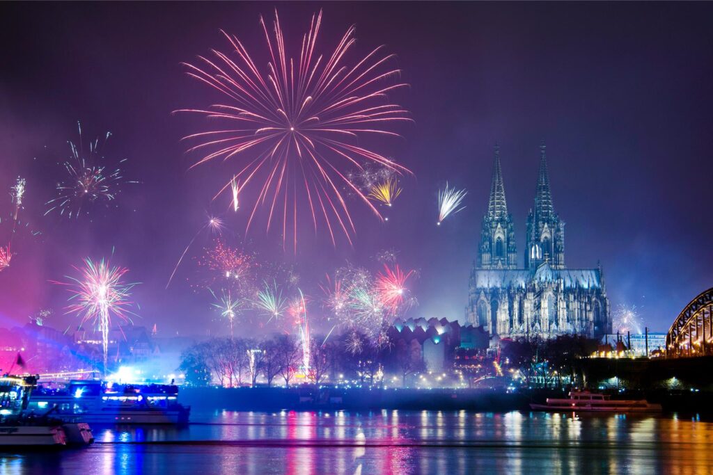 Feuerwerk am Kölner Dom. Feuerwerk am Kölner Dom.