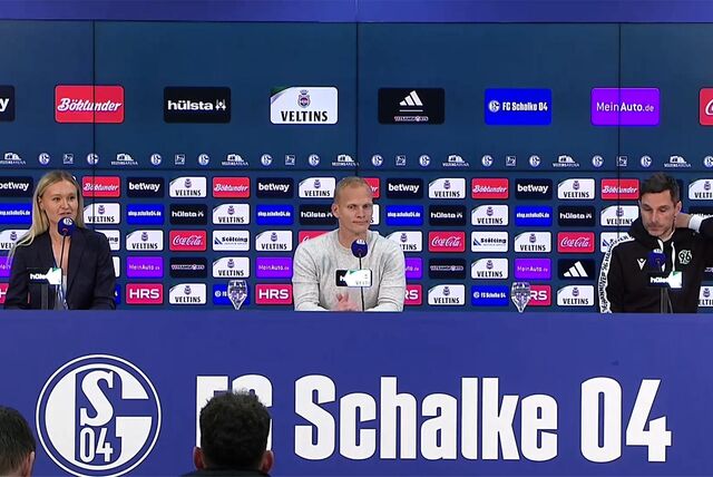 28.10.2023, Fussball, 2. Bundesliga, 11. Spieltag, Saison 2023/2024, FC Schalke 04 – Hannover 96, Cheftrainer Karel Geraerts (FC Schalke 04)



Foto: Tim Rehbein/RHR-FOTO