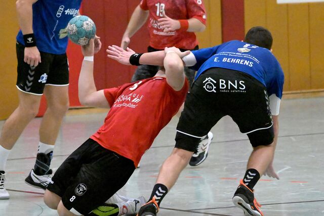 Gegen dem Hammer SC musste der VfL Brambauer (in Rot) eine bittere Niederlage hinnehmen.