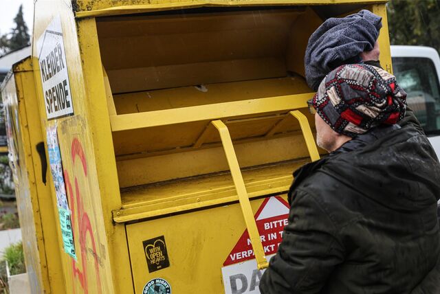 Die EDG hat ihre Altkleiderboxen abgezogen oder zu Papiercontainern umfunktioniert. Folge: Bürger wissen oft nicht, in wessen Behälter sie ihre ausrangierten Kleidungsstücke eigentlich werfen.