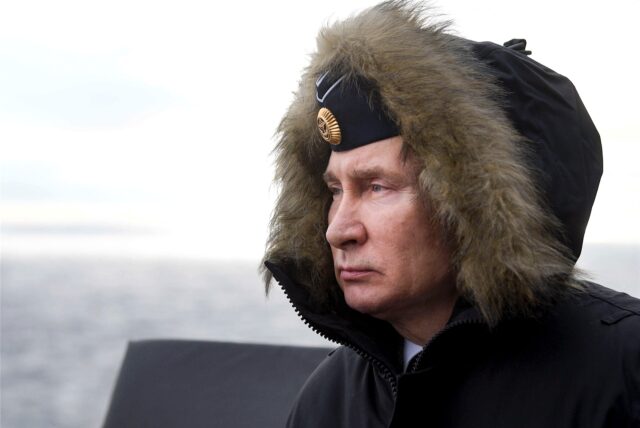 „Er hat sich verändert“, sagen Leute, die ihn seit vielen Jahren beobachten: Russlands Staatschef Wladimir Putin – hier bei einer Marineübung im Schwarzen Meer.