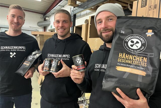 Maximilian Tillmann, Daniel Benda und Frank Schrader (v.l.) haben die Hundefuttermarke „Schnauzenkumpel“ entwickelt. Ihr Vertriebsort ist Lindenhorst.