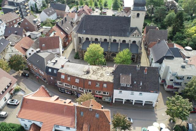 Auf dem Kirchplatz in Bork, hier ein Archivfoto, hat es gebrannt.