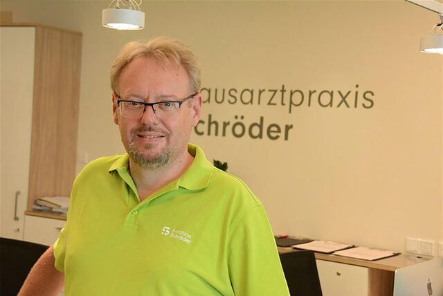 Hausarzt Matthias Schröder hat am Mittwoch (15.11.) seine Praxis nicht geöffnet, weil ihm und vielen anderen Hausärzten einiges gegen den Strich geht.