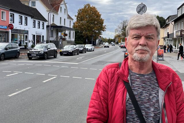 SPD-Ratsherr Michael Tietze steht in Unna-Massen an der Kreuzung Massener Hellweg/Kleistraße
