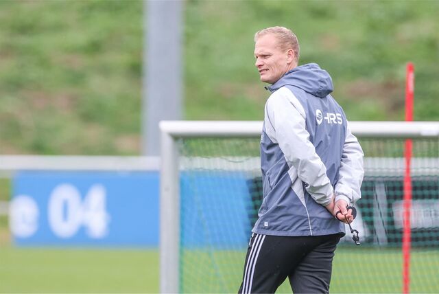 07.11.2023, Fussball, Saison 2022/2023, 2. Bundesliga, Training FC Schalke 04, Cheftrainer Karel Geraerts (FC Schalke 04)



Foto: Tim Rehbein/RHR-FOTO