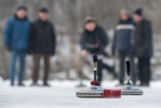 Eisstockschießen ist gerade in der Weihnachtszeit ein beliebtes Hobby.
