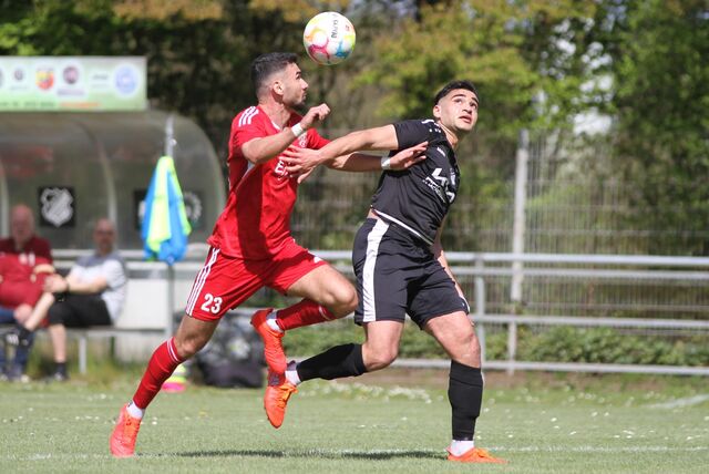 Ünal Kurtulus (l.) im Zweikampf