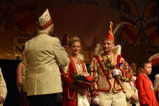 Mit lautem „Helau“ krönten die Werner Karnevalisten am Samstag bei der Prinzenproklamation ihr neues Stadtprinzenpaar. Wir waren mit der Kamera dabei.